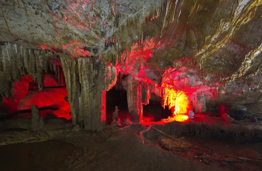 пещера Абрскила.jpg